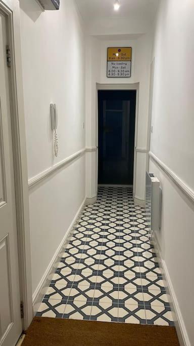 Ferienwohnung The Flat With The Heart London Exterior foto
